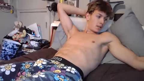 Snapshot of izzame2 chatting on 10/20/25, 08:31 Willis online show from 10/20/25, 08:31