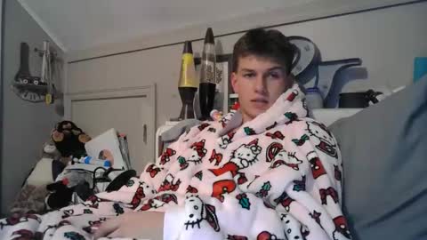 Snapshot of izzame2 chatting on 11/17/25, 02:50 Willis online show from 11/17/25, 02:50