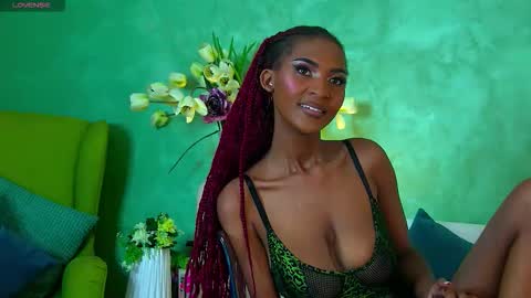 Snapshot of izzie_sugar chatting on 10/15/25, 07:14 Sugar Babe online show from 10/15/25, 07:14