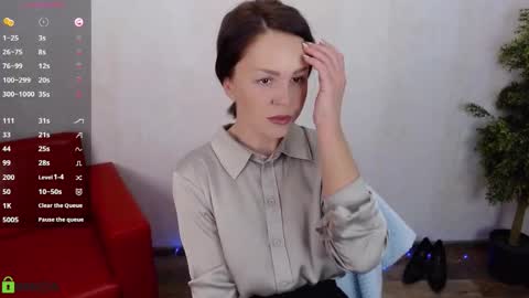 Queen of nylon  Victoria online show from 01/10/26, 05:09