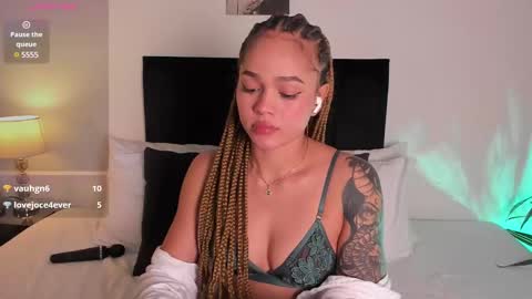 Snapshot of izzy_vega chatting on 03/06/25, 01:58 Izzy vega online show from 03/06/25, 01:58