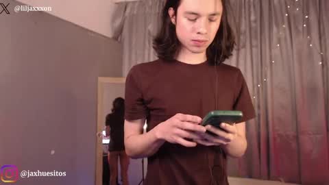 Snapshot of j_a_x_x_x_o_n chatting on 05/01/26, 01:26 Hey im Jaxxxon check my info online show from 05/01/26, 01:26