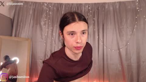 Snapshot of j_a_x_x_x_o_n chatting on 06/07/26, 01:48 Hey im Jaxxxon check my info online show from 06/07/26, 01:48
