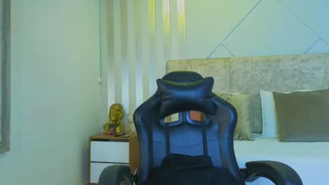 j_belle_ online show from 04/02/26, 01:53