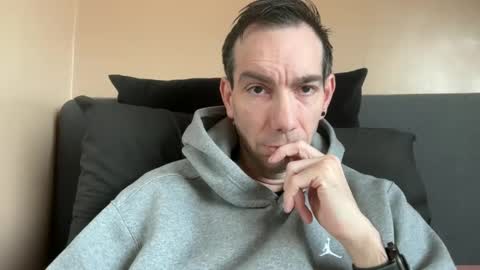 Snapshot of j_dc chatting on 03/05/25, 12:33 j_dc online show from 03/05/25, 12:33