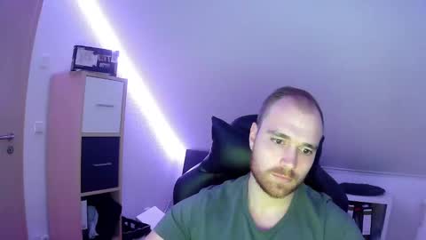 Snapshot of j_german783377 chatting on 12/19/24, 06:45 here4y online show from 12/19/24, 06:45