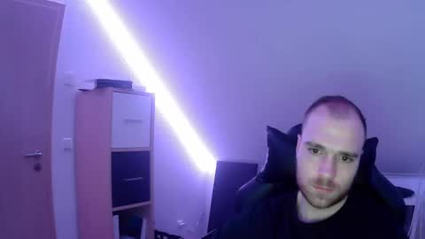 Snapshot of j_german783377 chatting on 01/19/25, 07:04 here4y online show from 01/19/25, 07:04