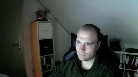 Snapshot of j_german783377 chatting on 12/14/25, 02:11 here4y online show from 12/14/25, 02:11