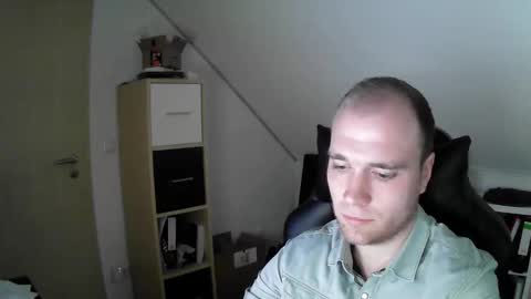 Snapshot of j_german783377 chatting on 12/18/25, 11:05 here4y online show from 12/18/25, 11:05