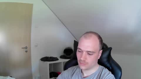 here4y online show from 04/11/26, 09:35