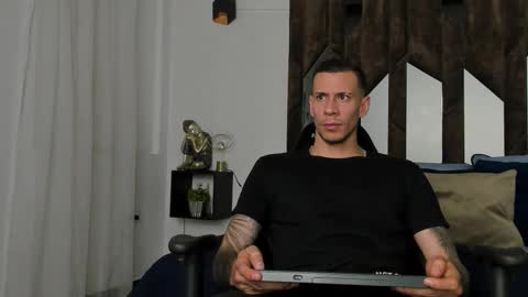 J King online show from 01/12/26, 05:51