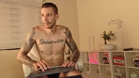 Snapshot of j_king__ chatting on 07/06/26, 01:08 J King online show from 07/06/26, 01:08