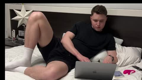 j_lyle_x online show from 05/01/26, 07:07