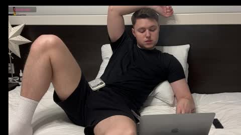 j_lyle_x online show from 05/05/26, 07:00