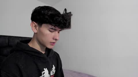 Snapshot of j_u_p_i_t_e_r chatting on 01/11/25, 12:29 Noah online show from 01/11/25, 12:29