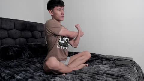 Snapshot of j_u_p_i_t_e_r chatting on 01/27/25, 02:35 Noah online show from 01/27/25, 02:35