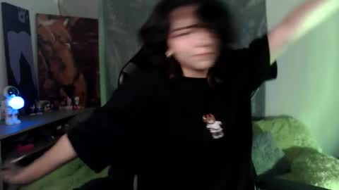 Snapshot of jaadee18 chatting on 09/11/25, 04:23 jade 18 online show from 09/11/25, 04:23