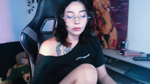 jade 18  online show from 05/12/26, 06:10