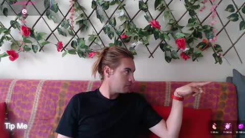 Jack and Emily online show from 12/18/25, 04:02