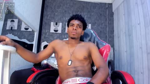 Snapshot of jack_muscles69_ chatting on 02/19/25, 12:00 Jack online show from 02/19/25, 12:00
