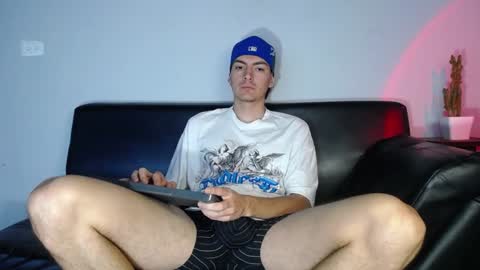 INDEPENDENT MODEL online show from 12/04/24, 12:03