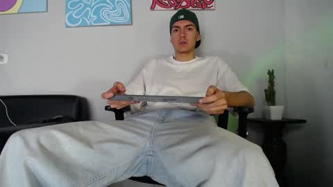 INDEPENDENT MODEL online show from 12/09/24, 04:05