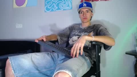 INDEPENDENT MODEL online show from 12/14/24, 03:07