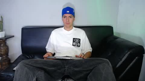 INDEPENDENT MODEL online show from 01/08/25, 12:15