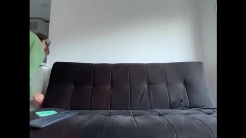 INDEPENDENT MODEL online show from 09/23/25, 11:46