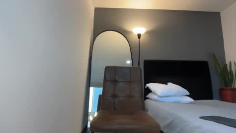 INDEPENDENT MODEL online show from 03/23/26, 11:25