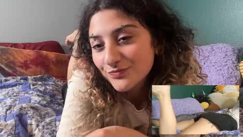 Snapshot of jackalopeangel chatting on 12/18/25, 04:51 Hazel online show from 12/18/25, 04:51