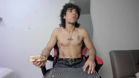 Snapshot of jackestaylor chatting on 11/13/25, 05:39 Jackes Taylor online show from 11/13/25, 05:39