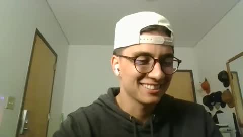 Snapshot of jackstrongof chatting on 05/24/26, 04:28 ImZacharyTyler online show from 05/24/26, 04:28