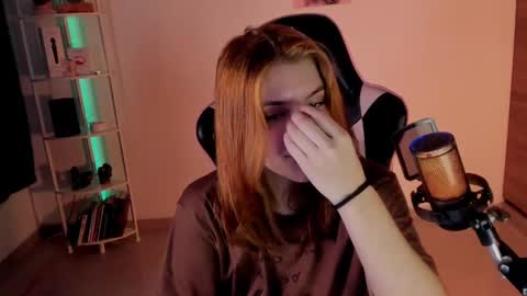 Snapshot of jacky_croft chatting on 12/16/24, 07:58 Linda Sofia help me get to 100 thumbs up online show from 12/16/24, 07:58