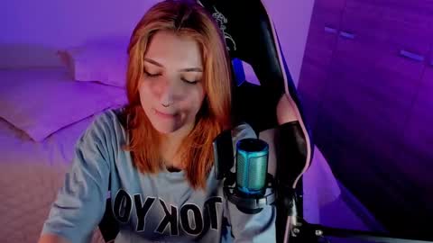 Snapshot of jacky_croft chatting on 12/21/24, 04:41 Linda Sofia help me get to 100 thumbs up online show from 12/21/24, 04:41