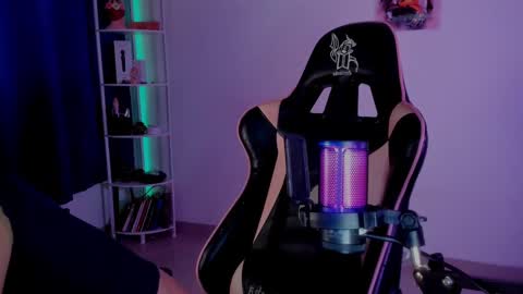 Snapshot of jacky_croft chatting on 01/08/25, 04:23 Linda Sofia help me get to 100 thumbs up online show from 01/08/25, 04:23