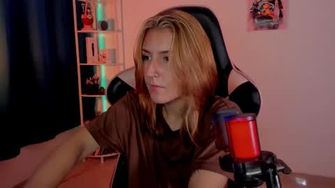 Snapshot of jacky_croft chatting on 01/11/25, 04:38 Linda Sofia help me get to 100 thumbs up online show from 01/11/25, 04:38