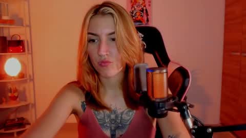 Snapshot of jacky_croft chatting on 01/30/25, 04:06 Linda Sofia help me get to 100 thumbs up online show from 01/30/25, 04:06