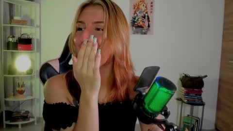 Snapshot of jacky_croft chatting on 02/02/25, 03:54 Linda Sofia help me get to 100 thumbs up online show from 02/02/25, 03:54