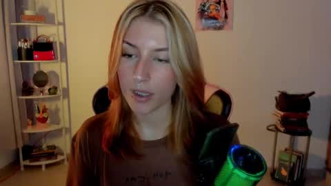 Snapshot of jacky_croft chatting on 02/02/25, 10:49 Linda Sofia help me get to 100 thumbs up online show from 02/02/25, 10:49