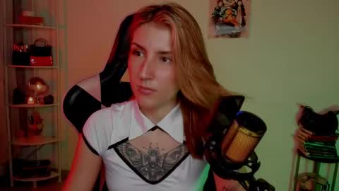 Snapshot of jacky_croft chatting on 02/07/25, 06:24 Linda Sofia help me get to 100 thumbs up online show from 02/07/25, 06:24