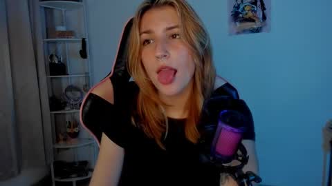 Snapshot of jacky_croft chatting on 02/10/25, 06:20 Linda Sofia help me get to 100 thumbs up online show from 02/10/25, 06:20