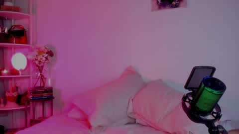 Snapshot of jacky_croft chatting on 02/23/25, 04:28 Linda Sofia help me get to 100 thumbs up online show from 02/23/25, 04:28