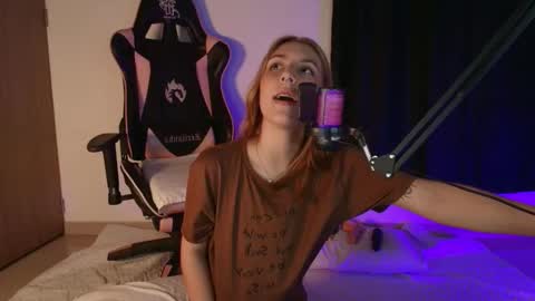 Snapshot of jacky_croft chatting on 03/10/25, 04:28 Linda Sofia help me get to 100 thumbs up online show from 03/10/25, 04:28