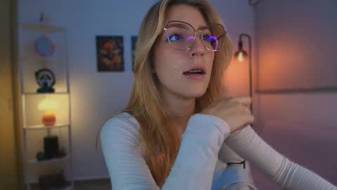 Snapshot of jacky_croft chatting on 10/26/25, 04:51 Linda Sofia help me get to 100 thumbs up online show from 10/26/25, 04:51