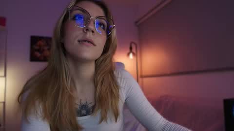 Snapshot of jacky_croft chatting on 11/10/25, 04:00 Linda Sofia help me get to 100 thumbs up online show from 11/10/25, 04:00