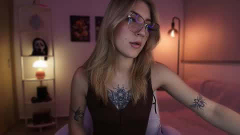 Snapshot of jacky_croft chatting on 11/14/25, 04:55 Linda Sofia help me get to 100 thumbs up online show from 11/14/25, 04:55