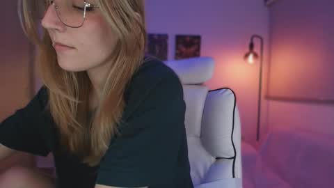 Snapshot of jacky_croft chatting on 11/23/25, 03:50 Linda Sofia help me get to 100 thumbs up online show from 11/23/25, 03:50