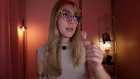 Linda Sofia help me get to 100 thumbs up online show from 03/28/26, 03:06