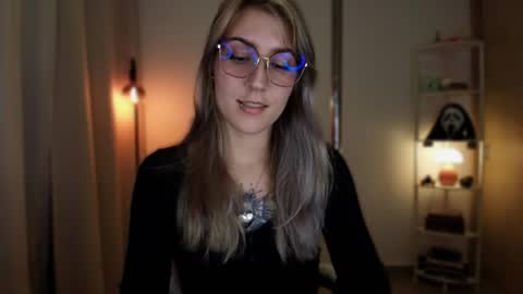 Linda Sofia help me get to 100 thumbs up online show from 04/05/26, 12:41